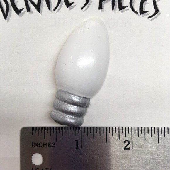 Christmas Pin Brooch Plaster Handcrafted White Lightbulb Silver - Picture 2 of 2
